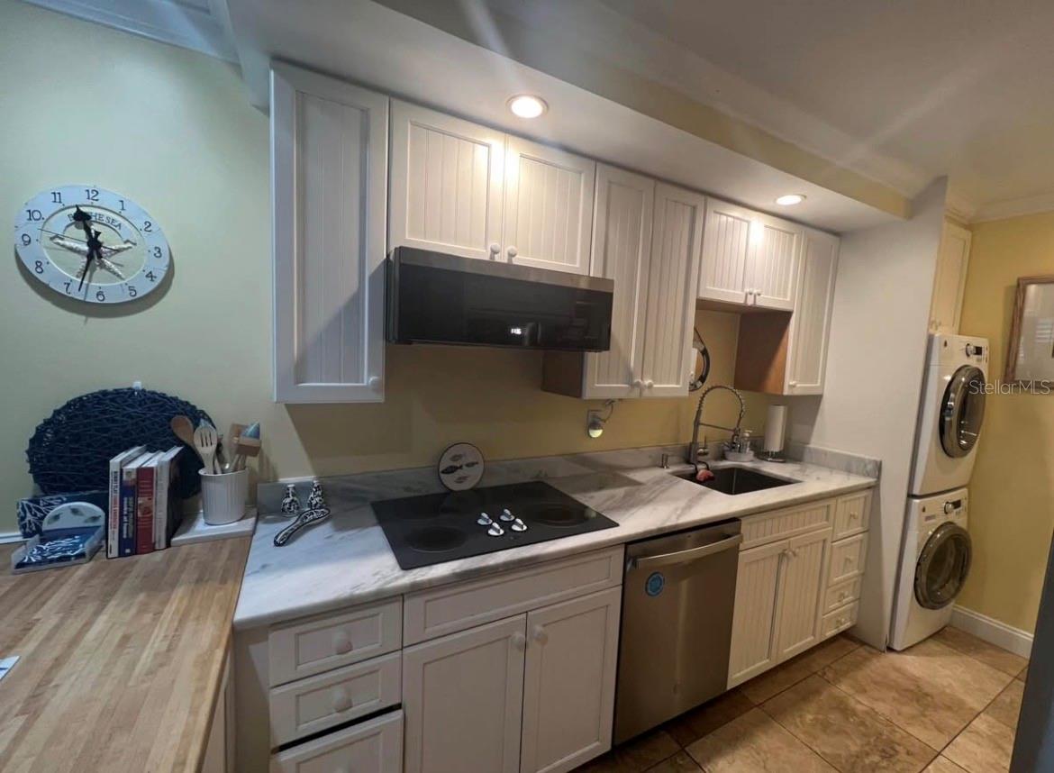 5164 BEACH DR SE #B furnished, ST PETERSBURG, FL, 33705