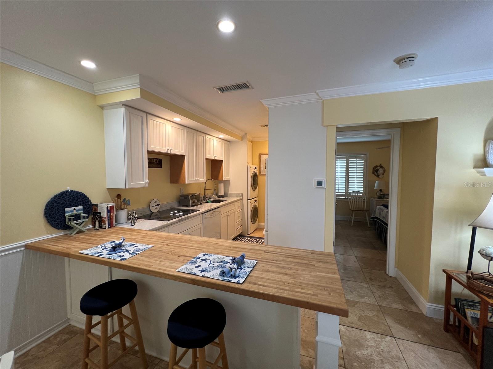 5164 BEACH DR SE #B furnished, ST PETERSBURG, FL, 33705