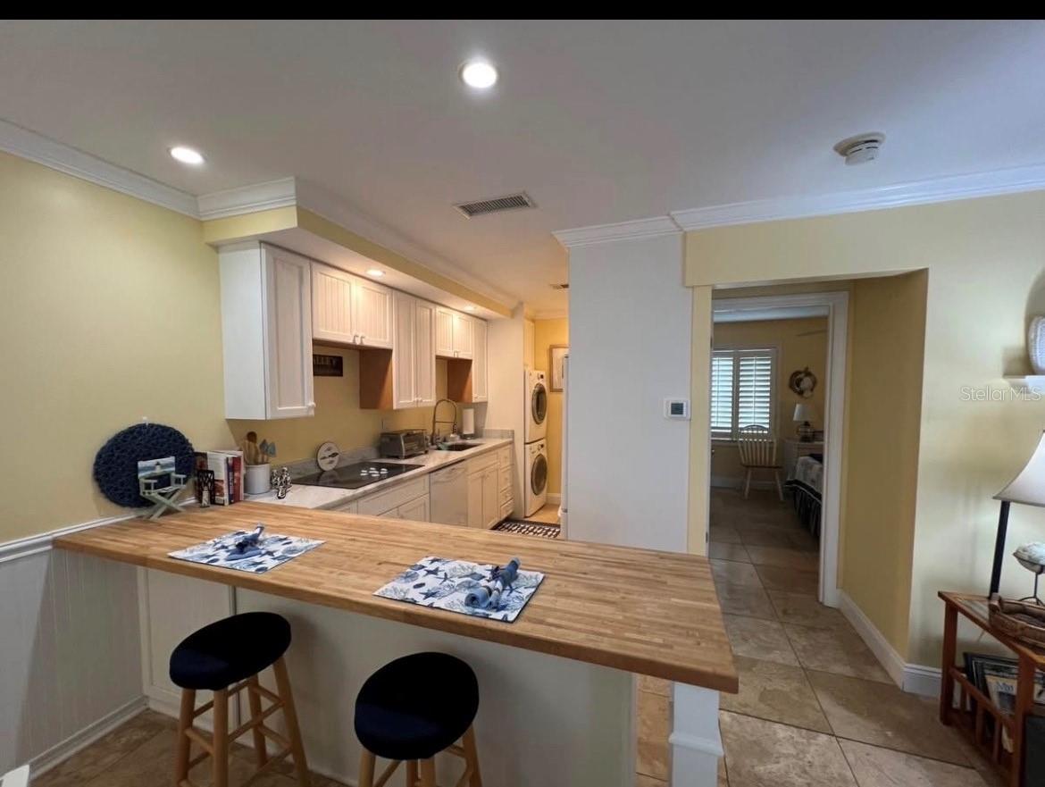 5164 BEACH DR SE #B furnished, ST PETERSBURG, FL, 33705