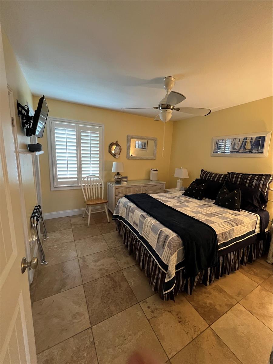 5164 BEACH DR SE #B furnished, ST PETERSBURG, FL, 33705
