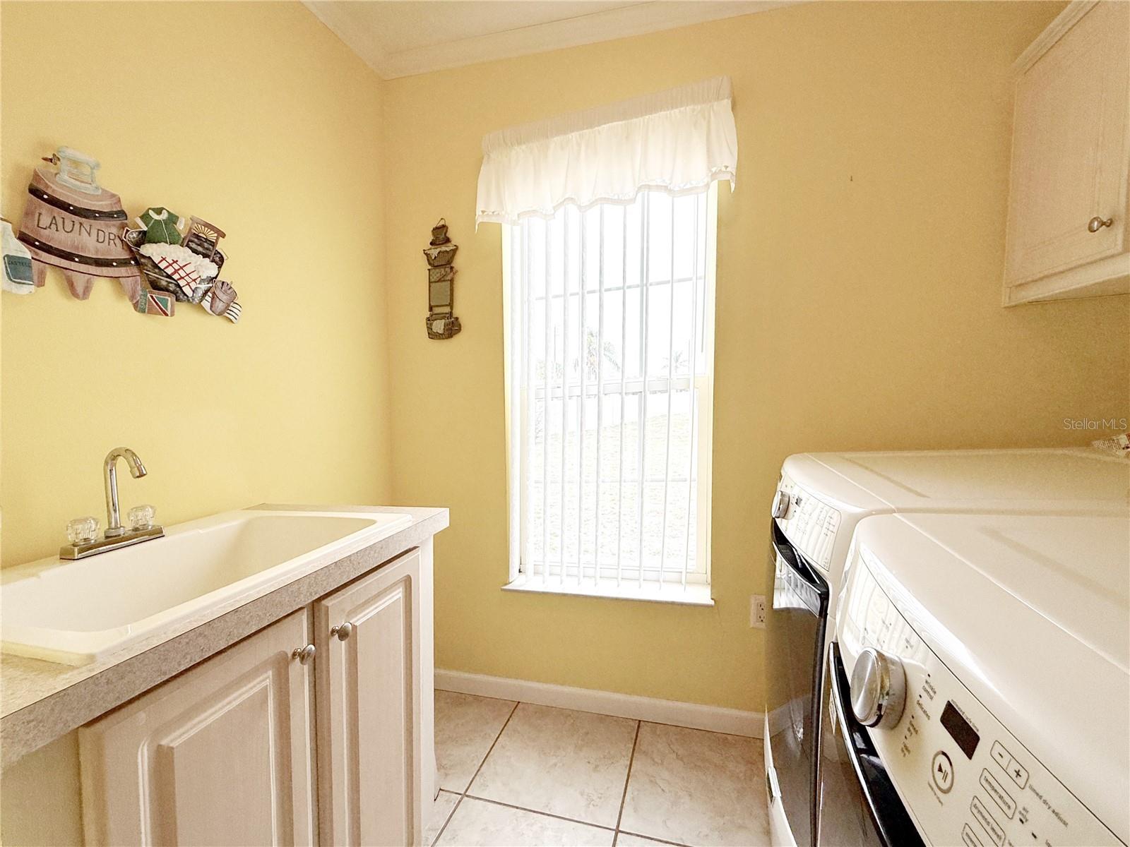 194 S PORT ROYAL LN, APOLLO BEACH, FL, 33572