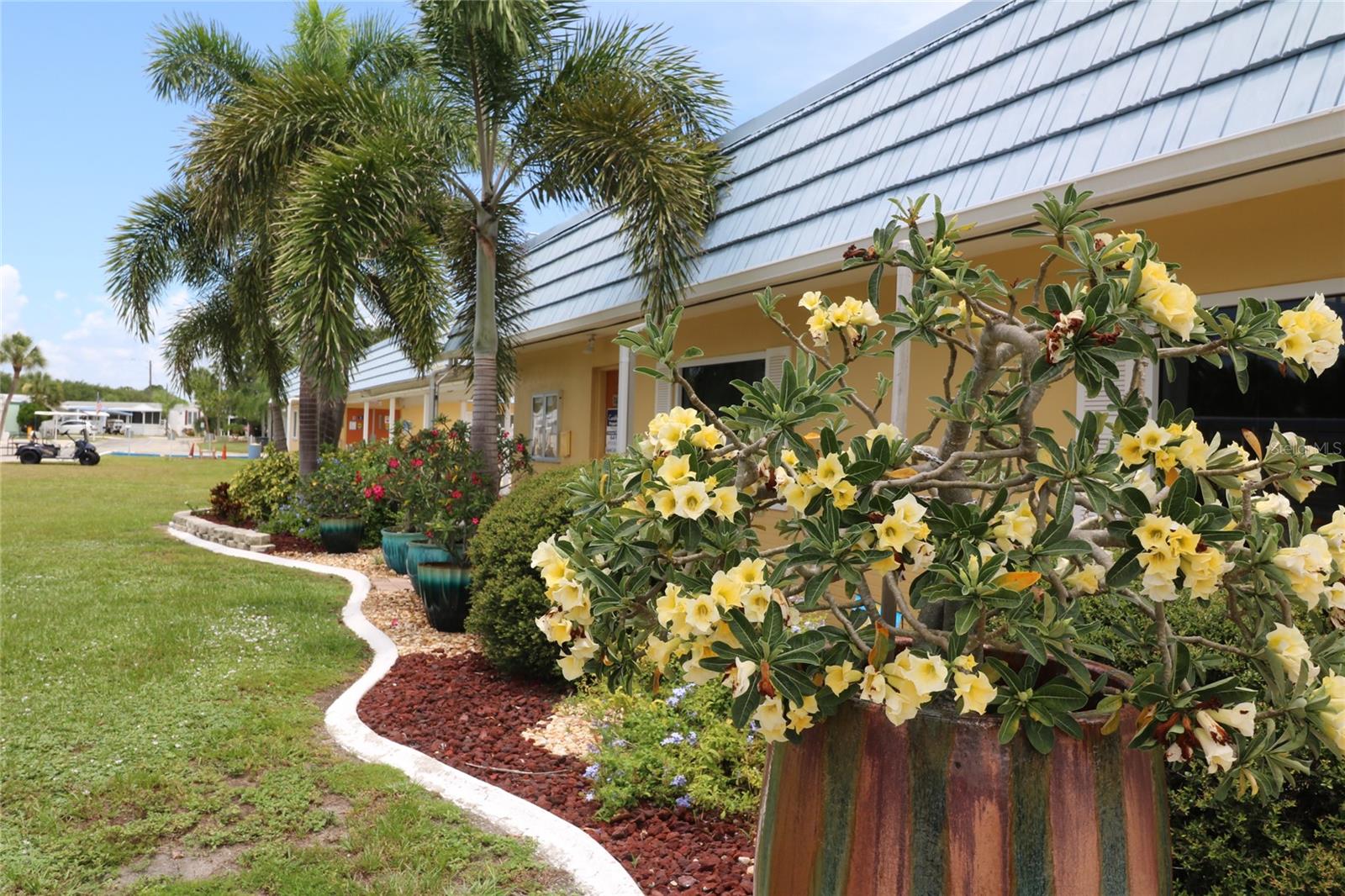 194 S PORT ROYAL LN, APOLLO BEACH, FL, 33572