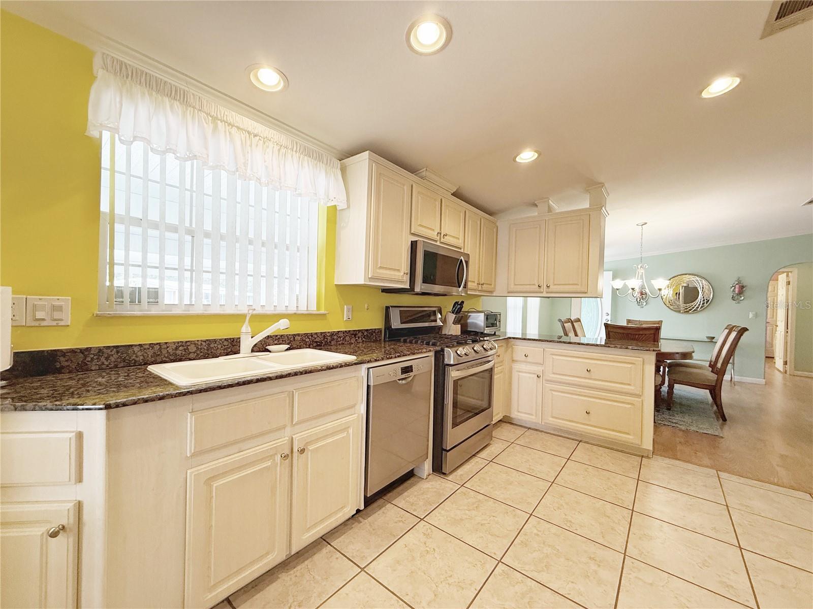 194 S PORT ROYAL LN, APOLLO BEACH, FL, 33572