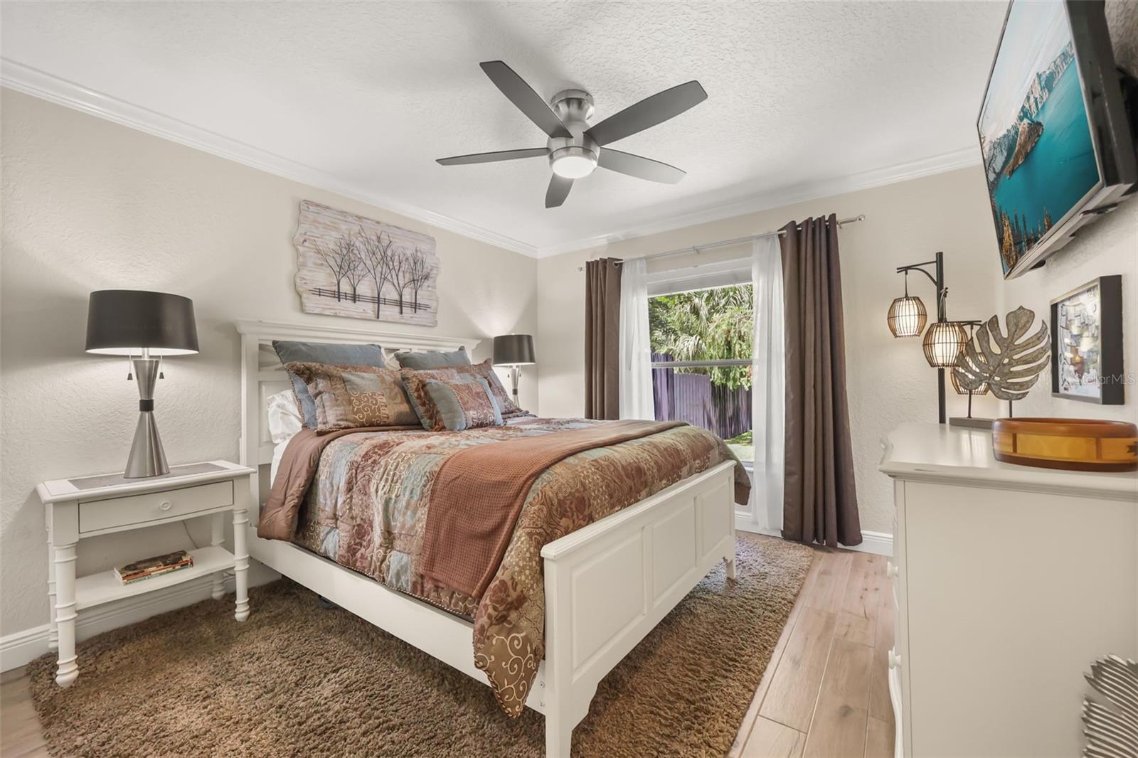 33000 LAKESHORE DR, TAVARES, FL, 32778