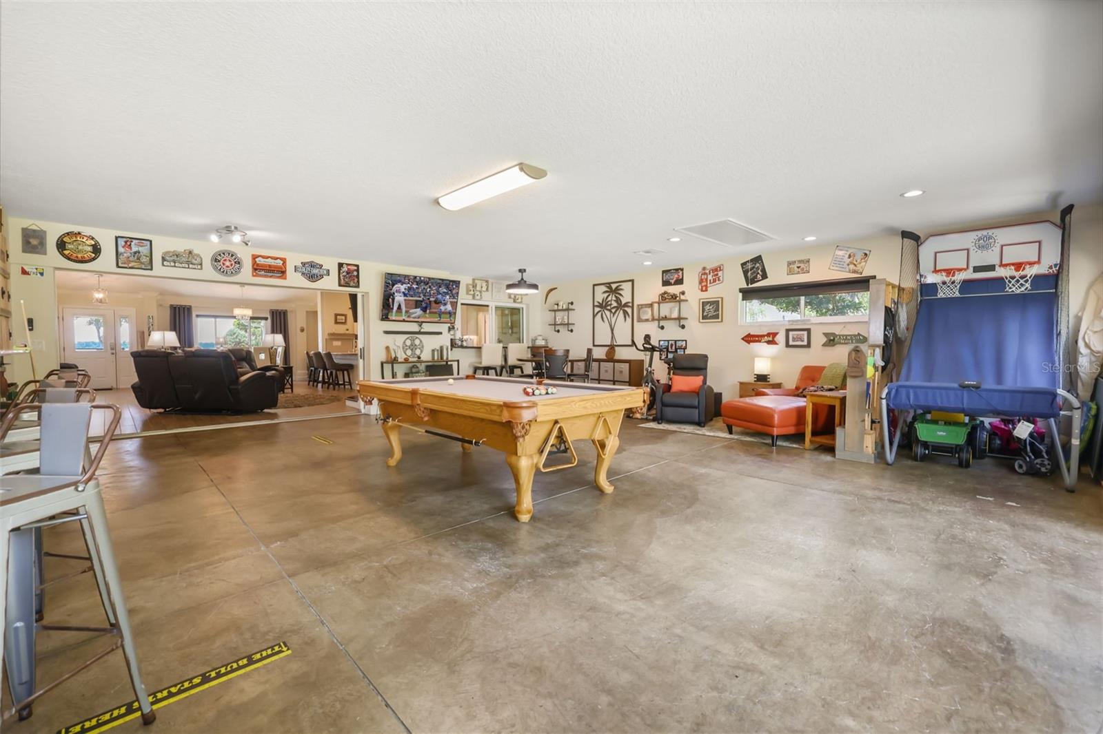 33000 LAKESHORE DR, TAVARES, FL, 32778