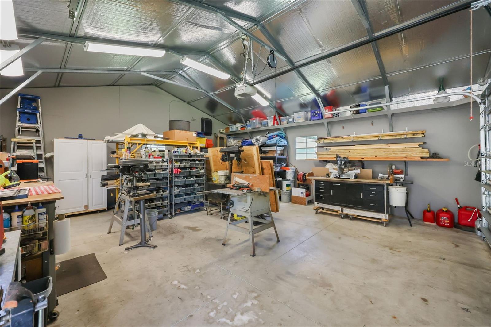 33000 LAKESHORE DR, TAVARES, FL, 32778