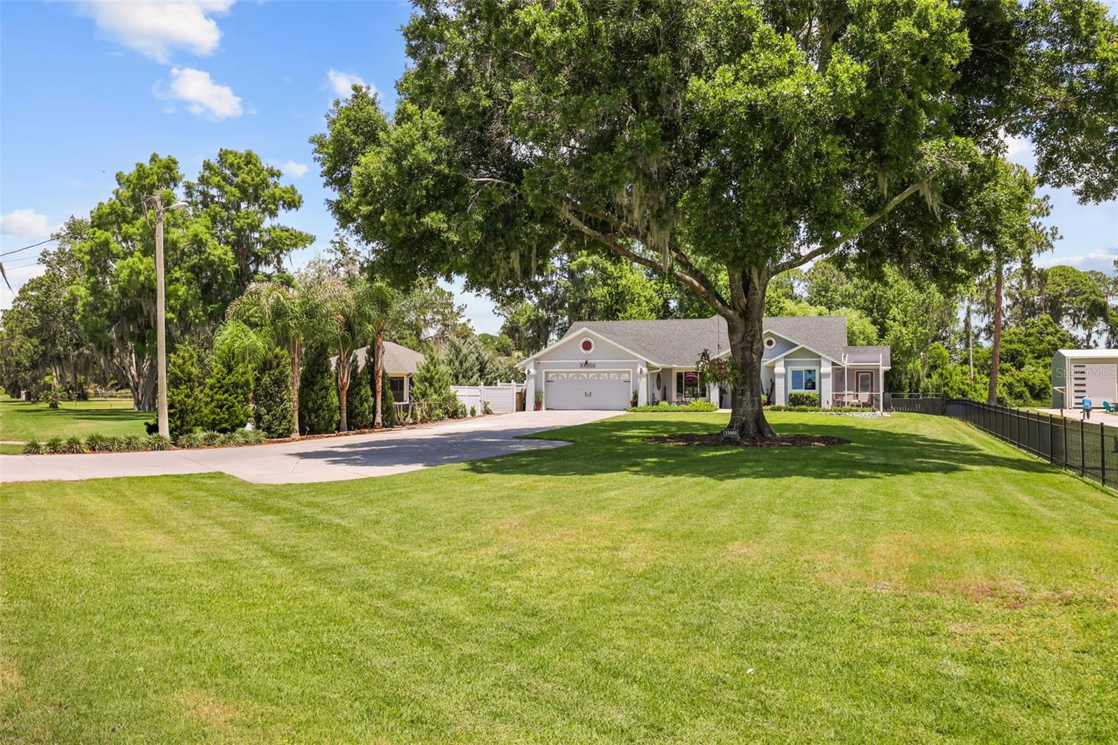 33000 LAKESHORE DR, TAVARES, FL, 32778
