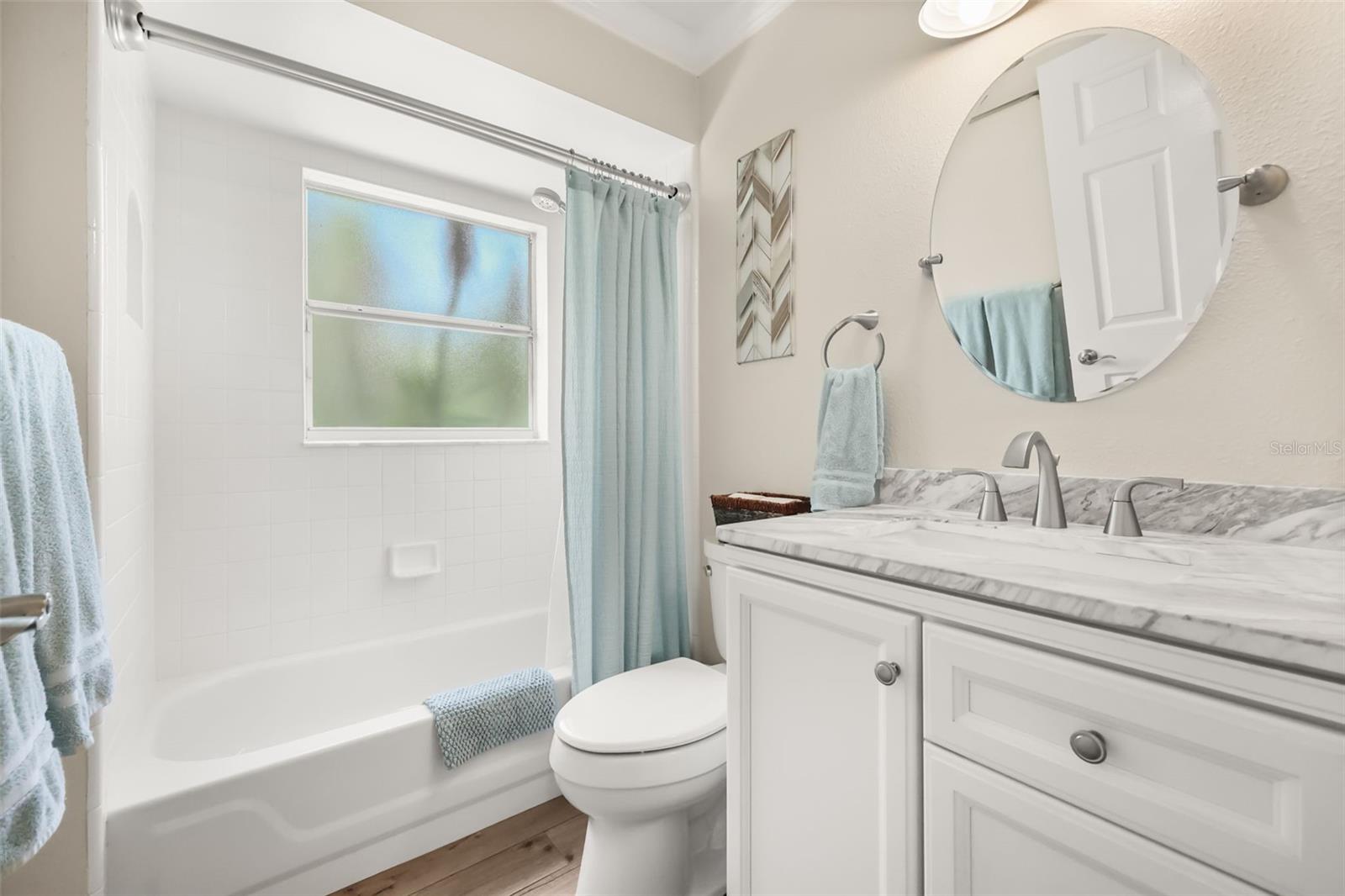 33000 LAKESHORE DR, TAVARES, FL, 32778