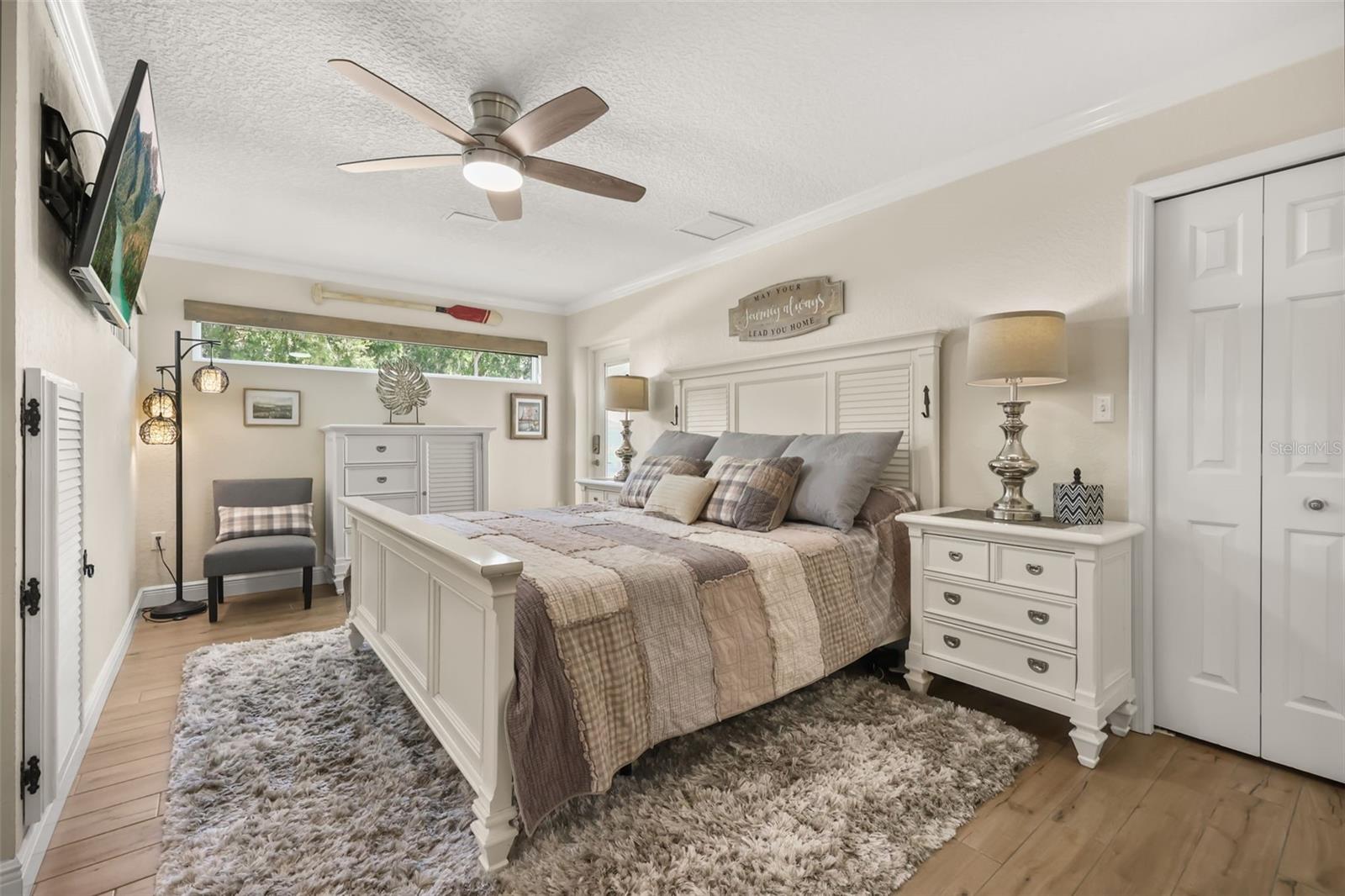 33000 LAKESHORE DR, TAVARES, FL, 32778
