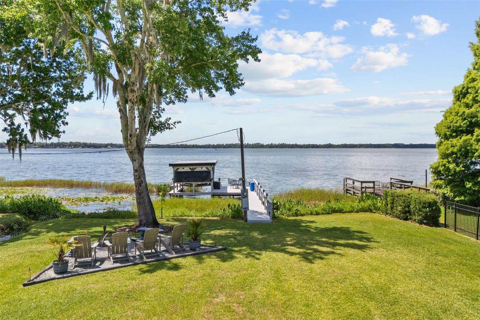 33000 LAKESHORE DR, TAVARES, FL, 32778