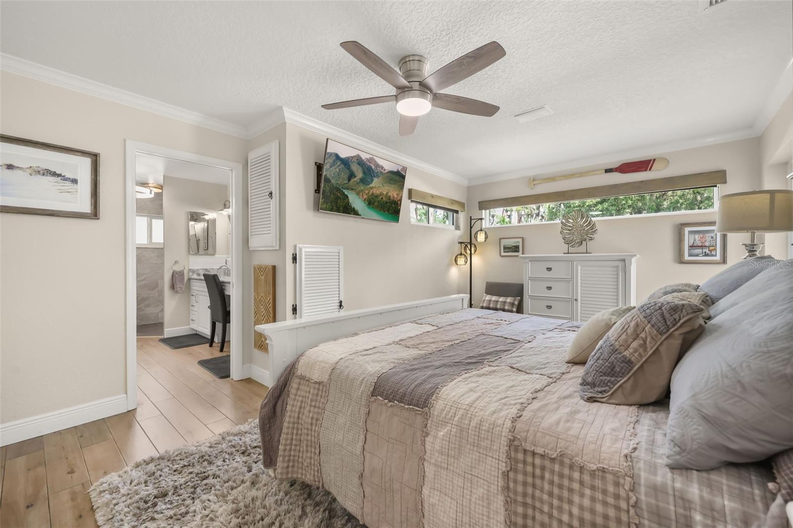 33000 LAKESHORE DR, TAVARES, FL, 32778