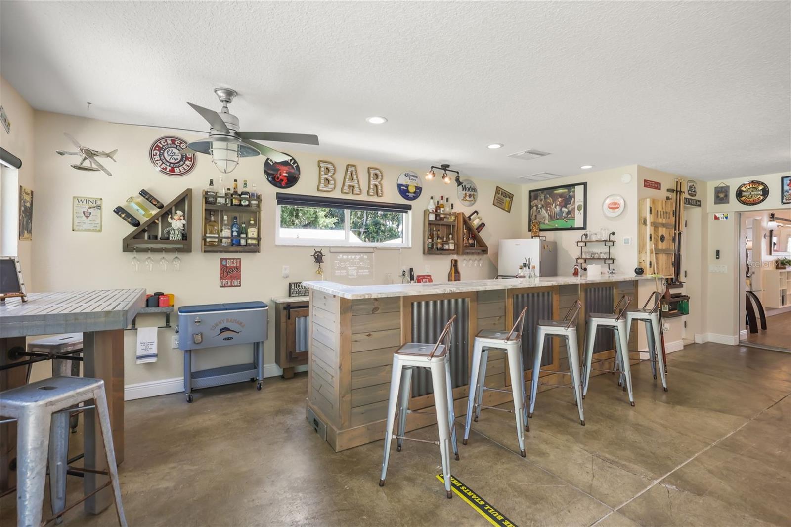 33000 LAKESHORE DR, TAVARES, FL, 32778