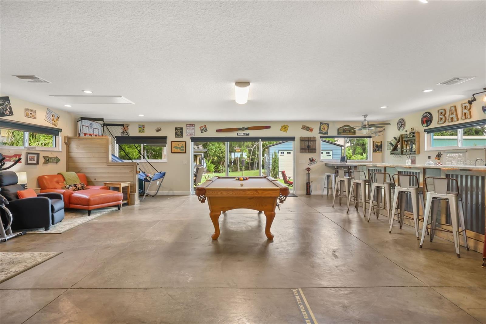 33000 LAKESHORE DR, TAVARES, FL, 32778