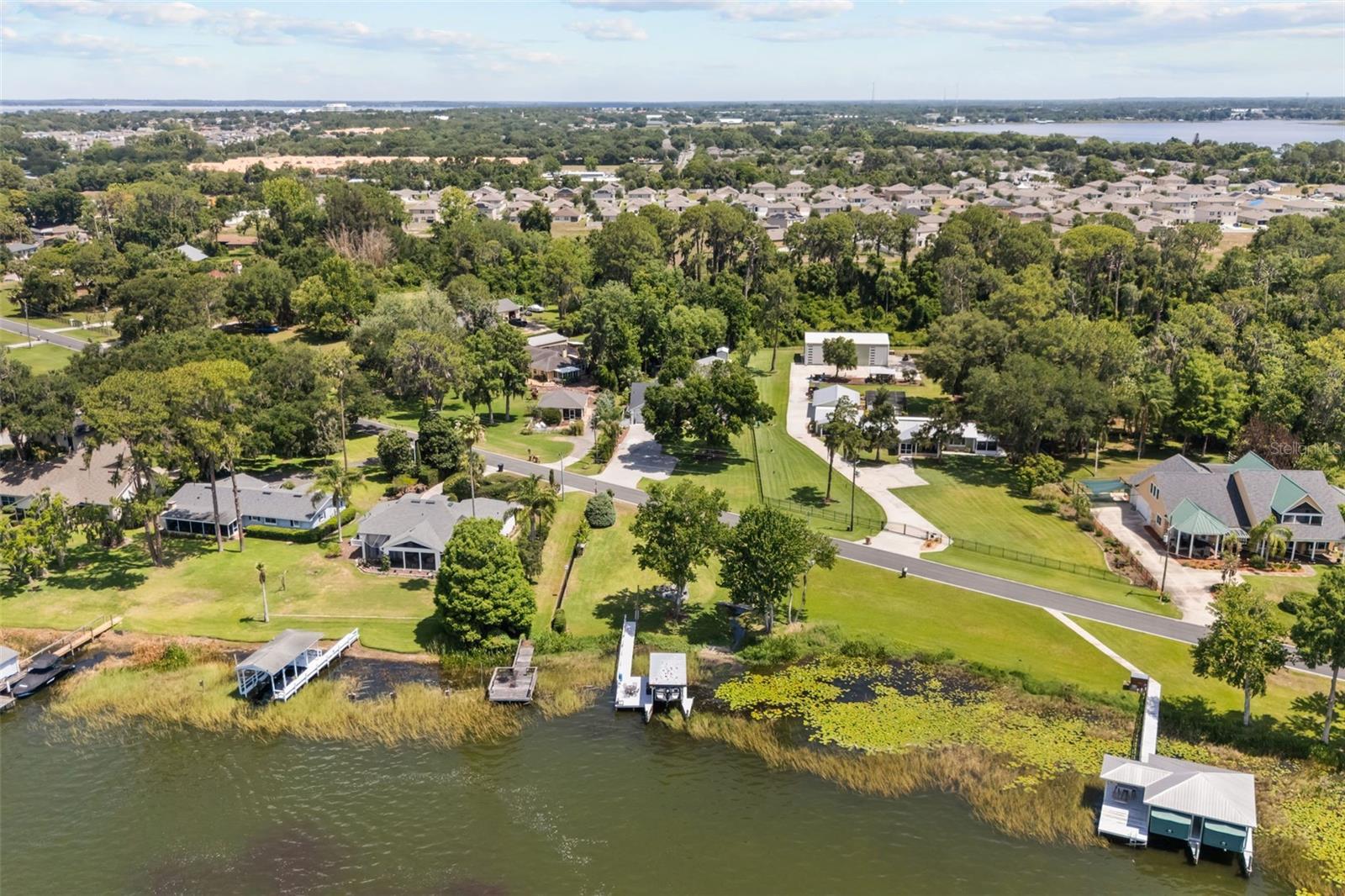 33000 LAKESHORE DR, TAVARES, FL, 32778