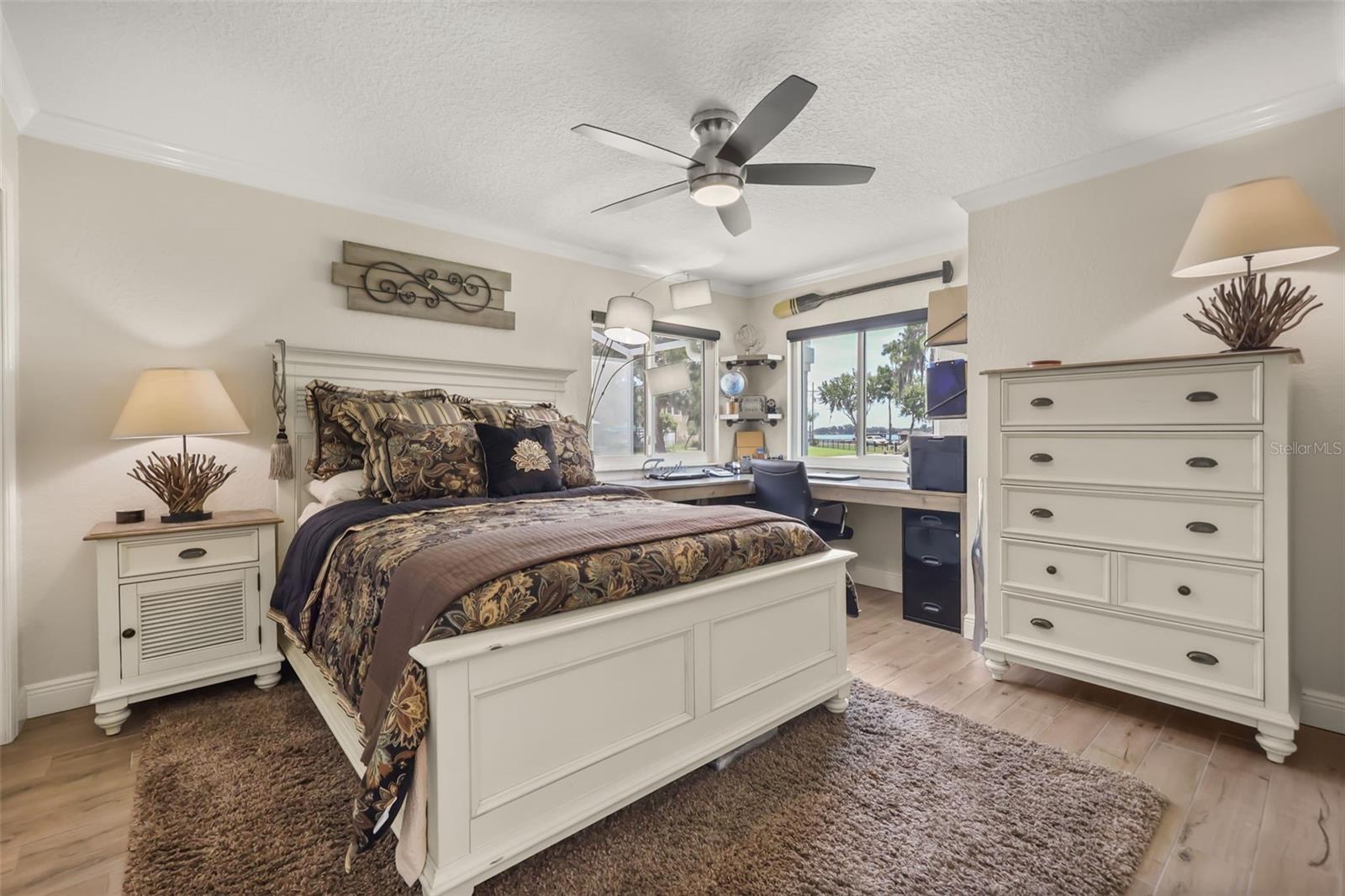 33000 LAKESHORE DR, TAVARES, FL, 32778