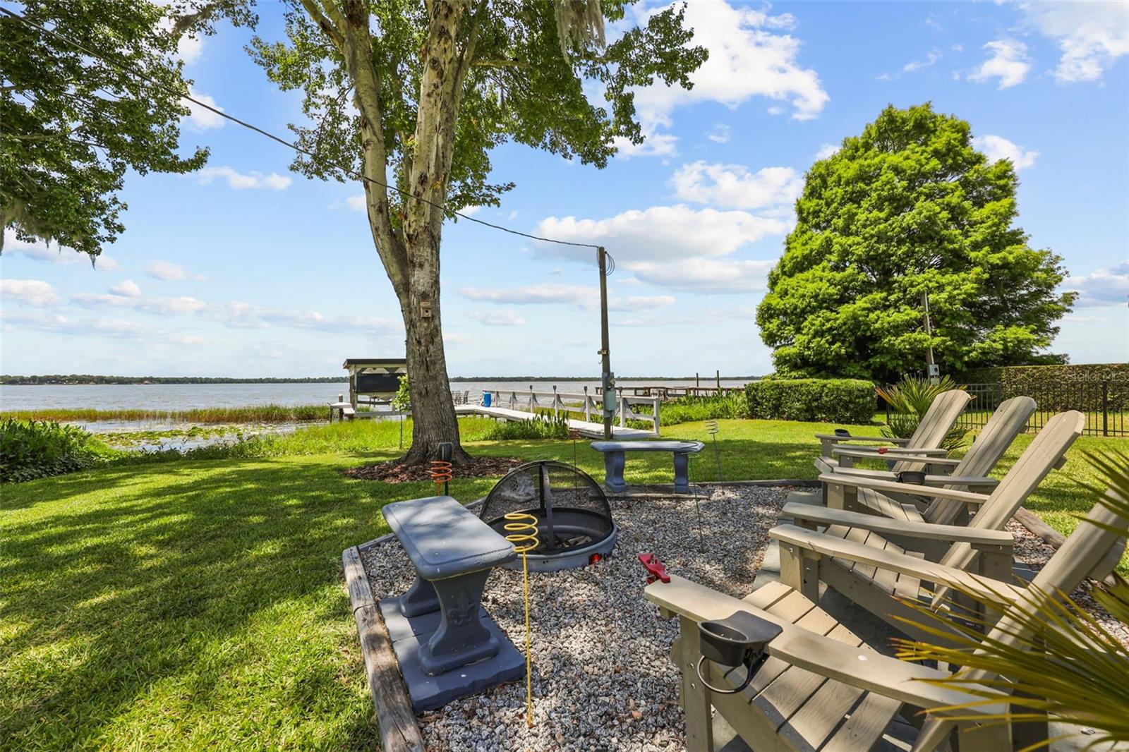 33000 LAKESHORE DR, TAVARES, FL, 32778