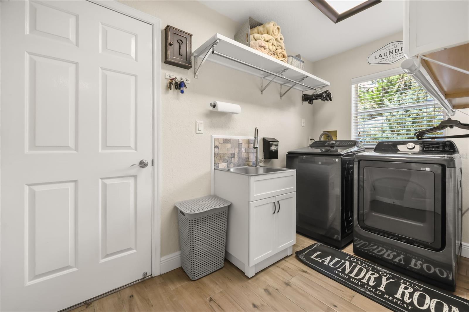 33000 LAKESHORE DR, TAVARES, FL, 32778