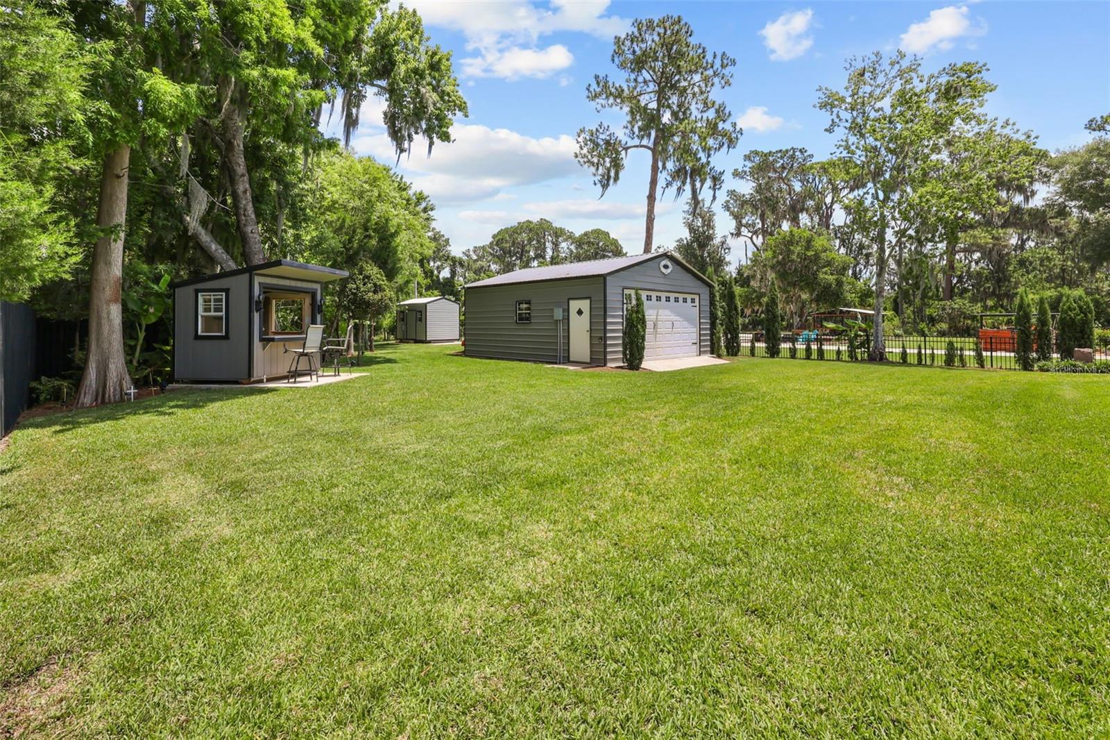33000 LAKESHORE DR, TAVARES, FL, 32778