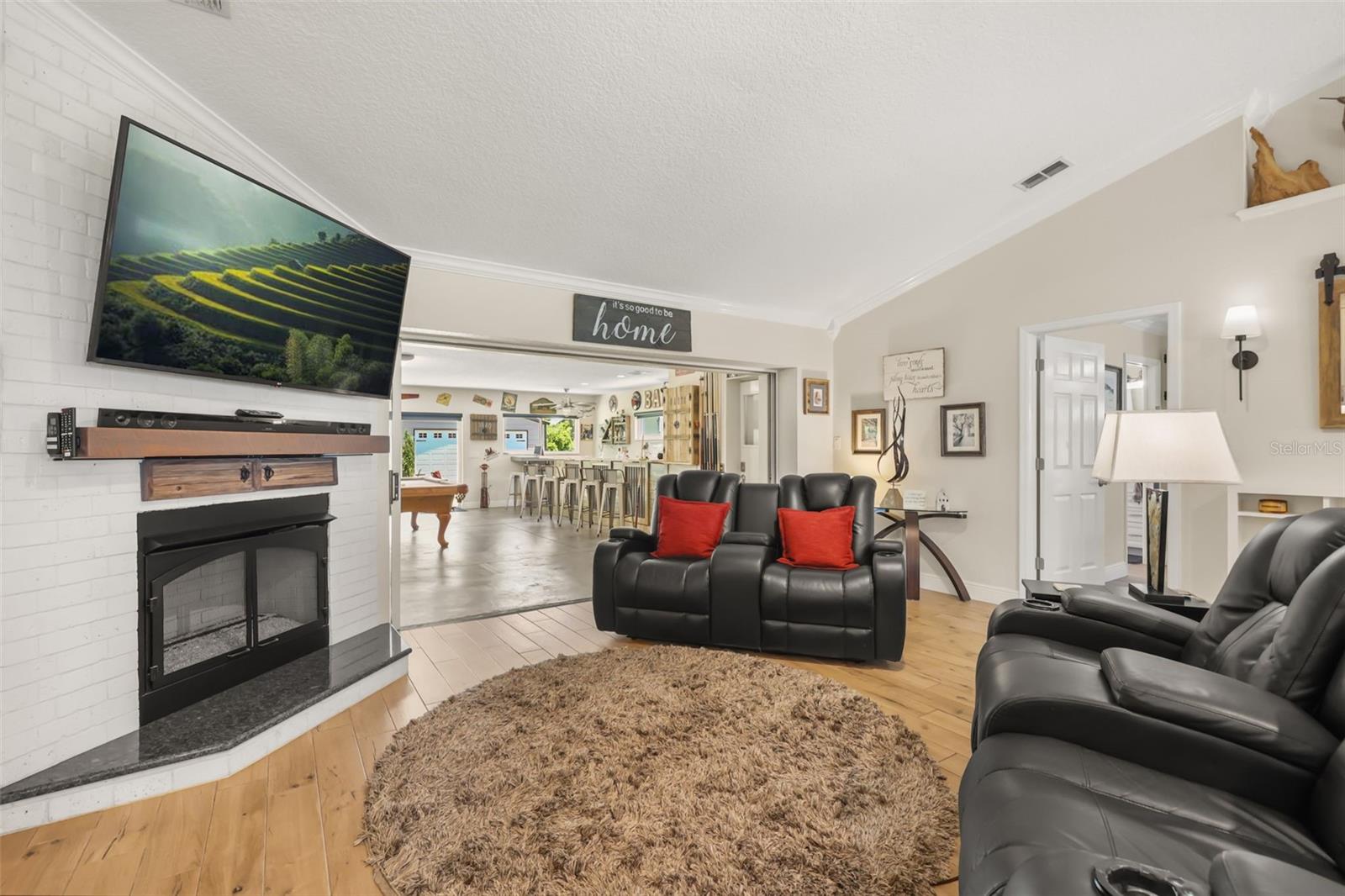 33000 LAKESHORE DR, TAVARES, FL, 32778