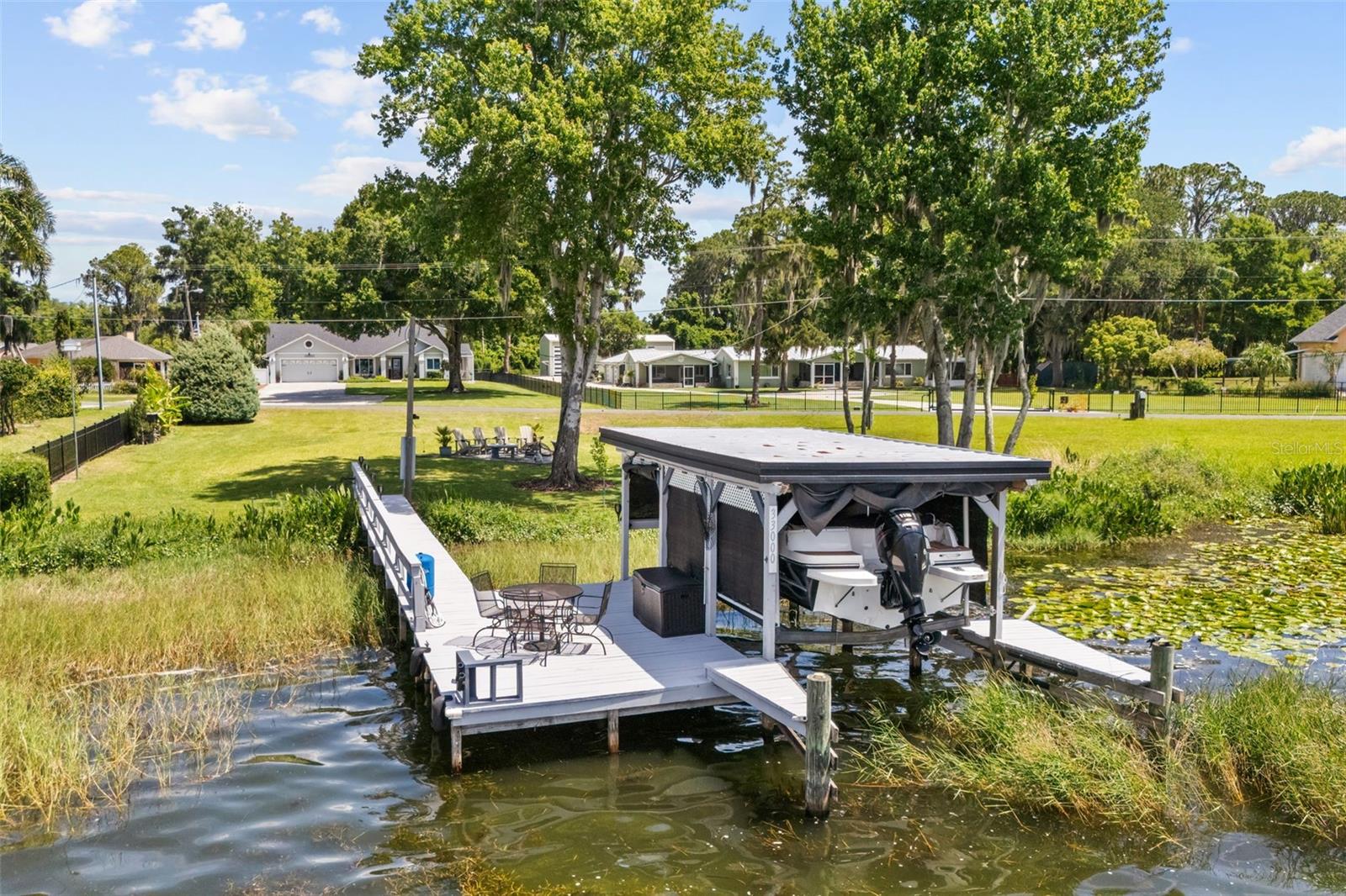 33000 LAKESHORE DR, TAVARES, FL, 32778