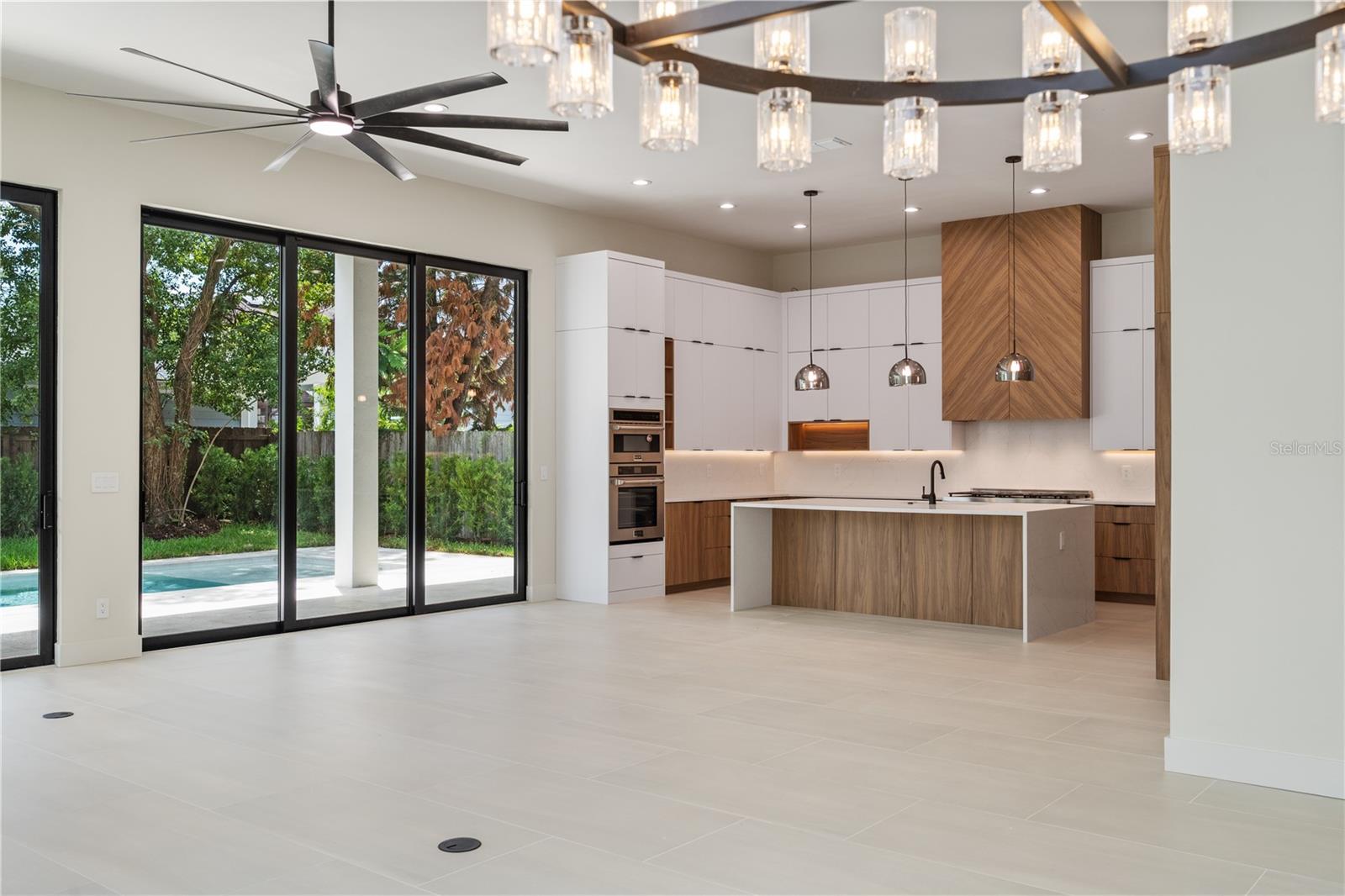 737 N SUMMERLIN AVE, ORLANDO, FL, 32803
