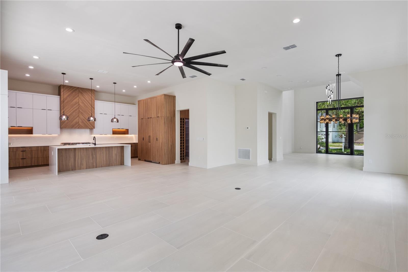737 N SUMMERLIN AVE, ORLANDO, FL, 32803