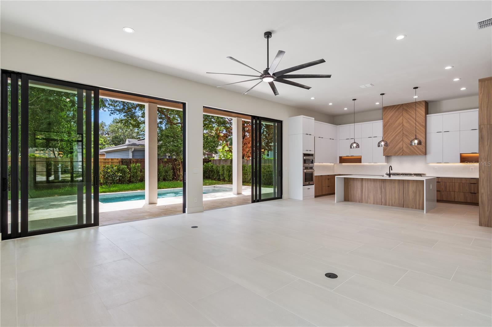 737 N SUMMERLIN AVE, ORLANDO, FL, 32803