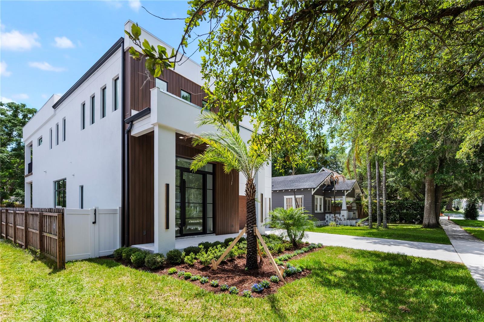 737 N SUMMERLIN AVE, ORLANDO, FL, 32803
