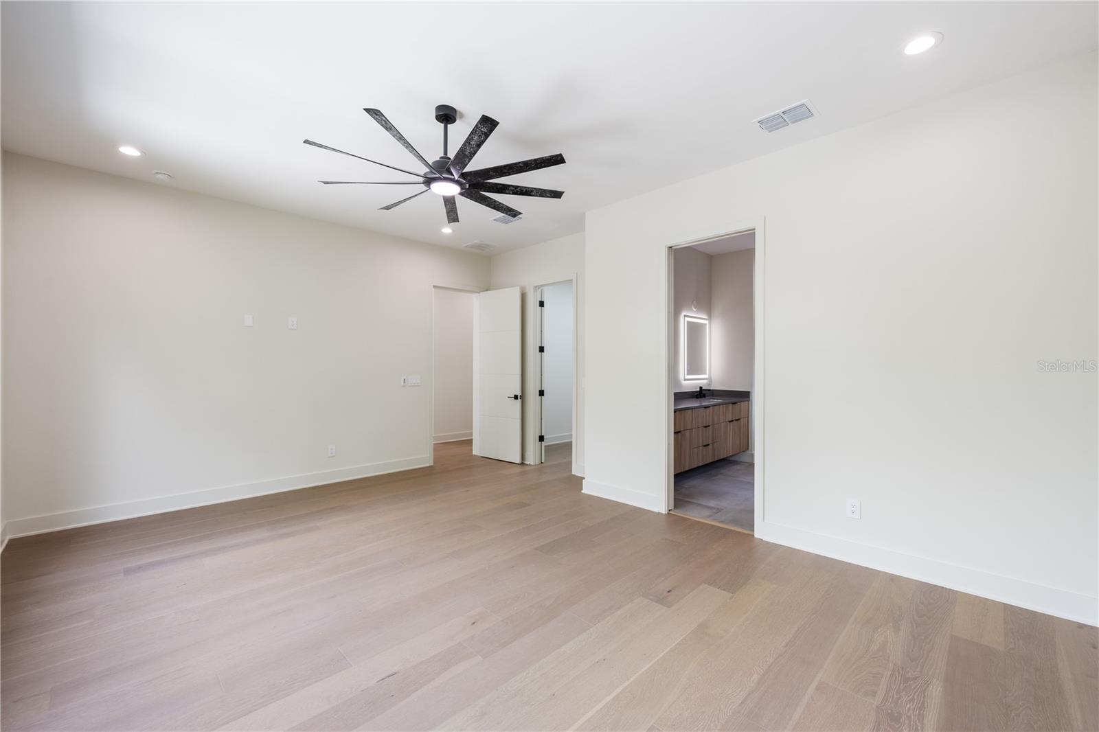 737 N SUMMERLIN AVE, ORLANDO, FL, 32803
