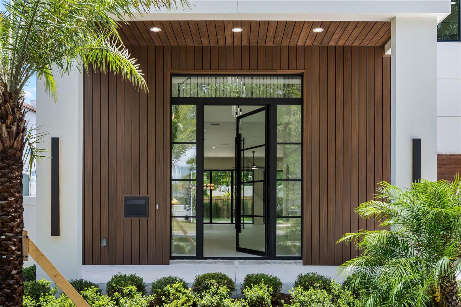 737 N SUMMERLIN AVE, ORLANDO, FL, 32803