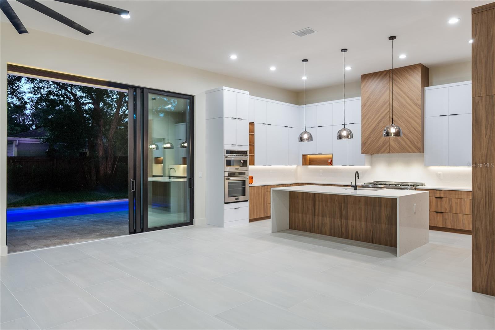 737 N SUMMERLIN AVE, ORLANDO, FL, 32803