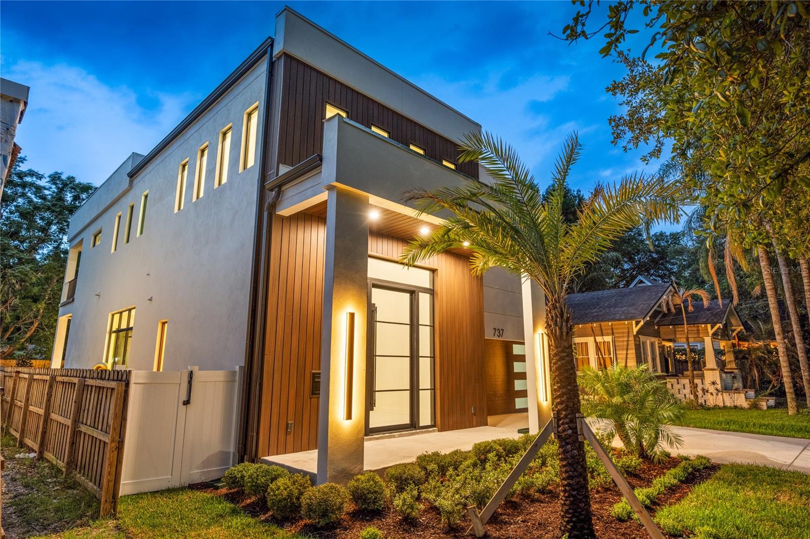 737 N SUMMERLIN AVE, ORLANDO, FL, 32803
