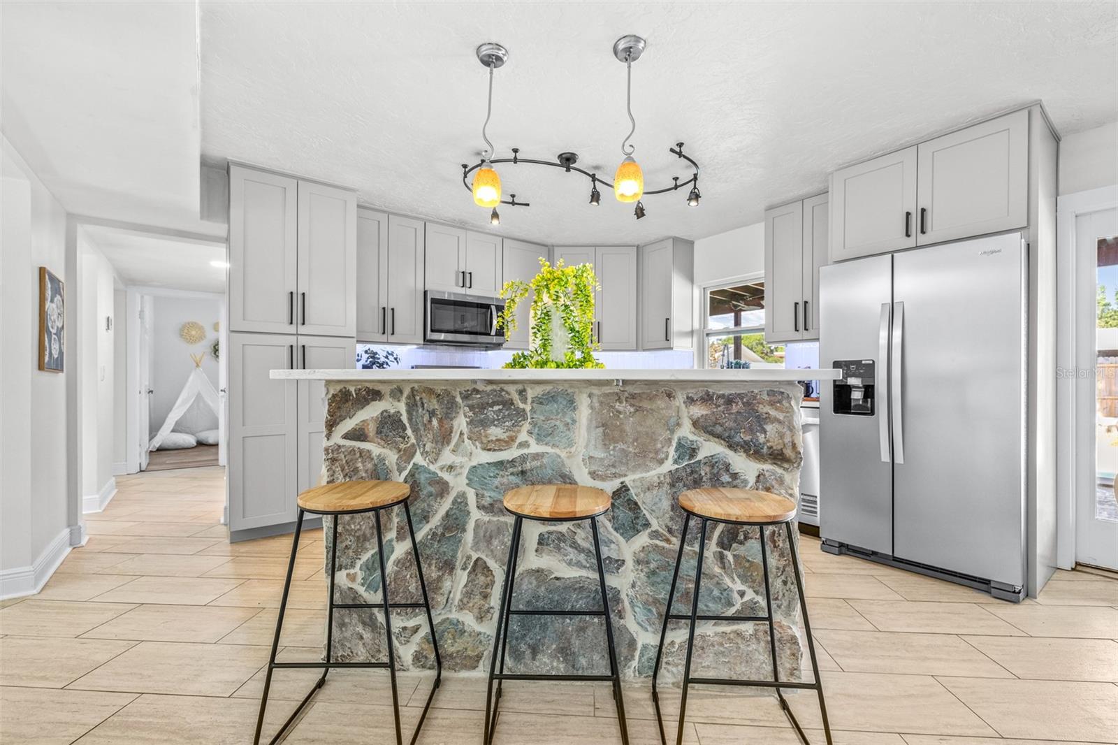 942 DUMONT DR, DUNEDIN, FL, 34698