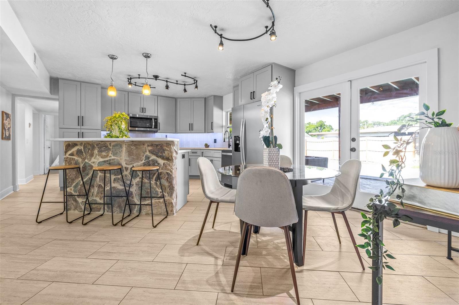 942 DUMONT DR, DUNEDIN, FL, 34698