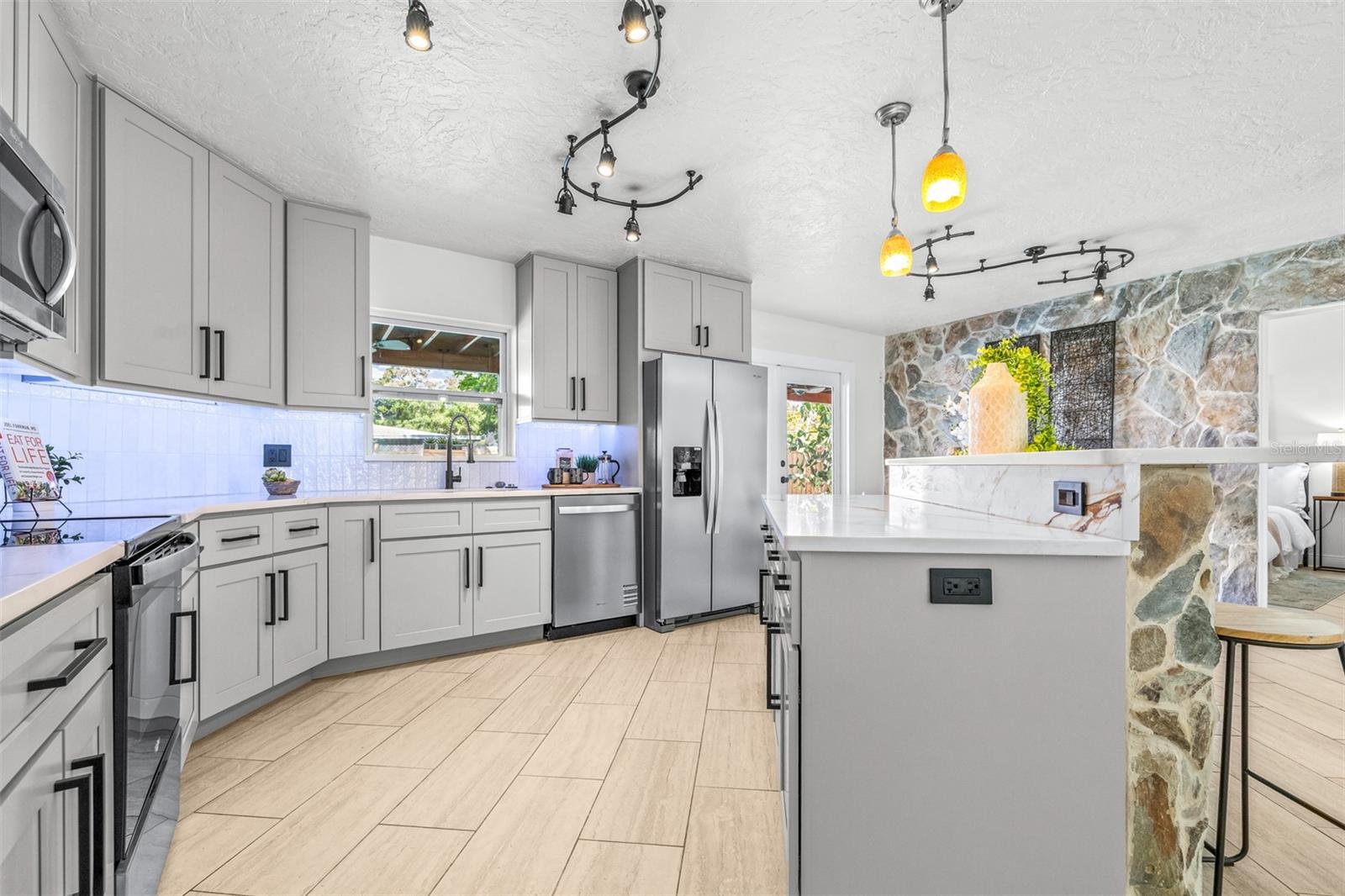 942 DUMONT DR, DUNEDIN, FL, 34698