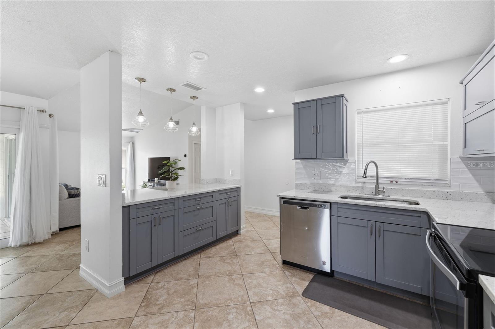 10315 CHADBOURNE DR, TAMPA, FL, 33624