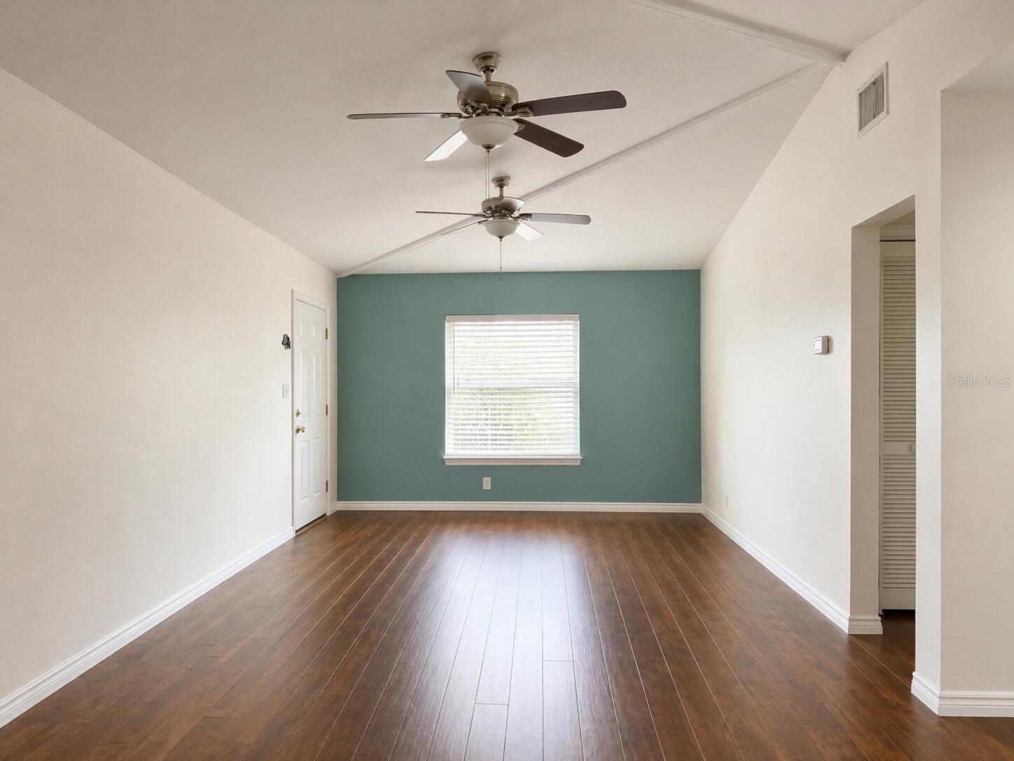 8618 GRANDVIEW DR, TAMPA, FL, 33617