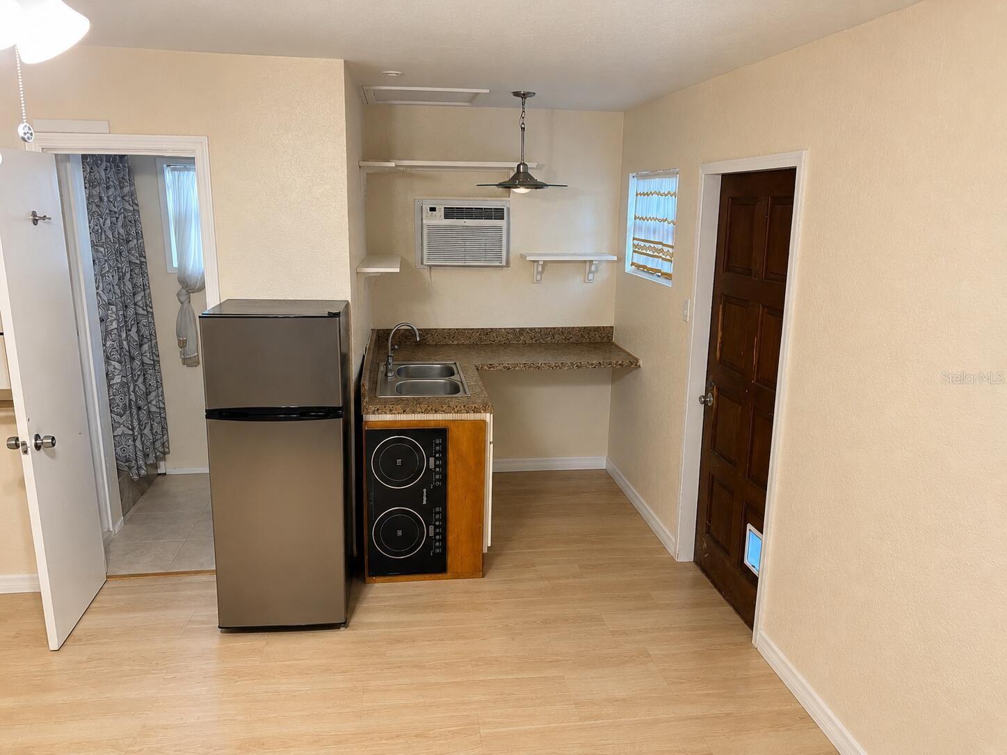 8618 GRANDVIEW DR, TAMPA, FL, 33617