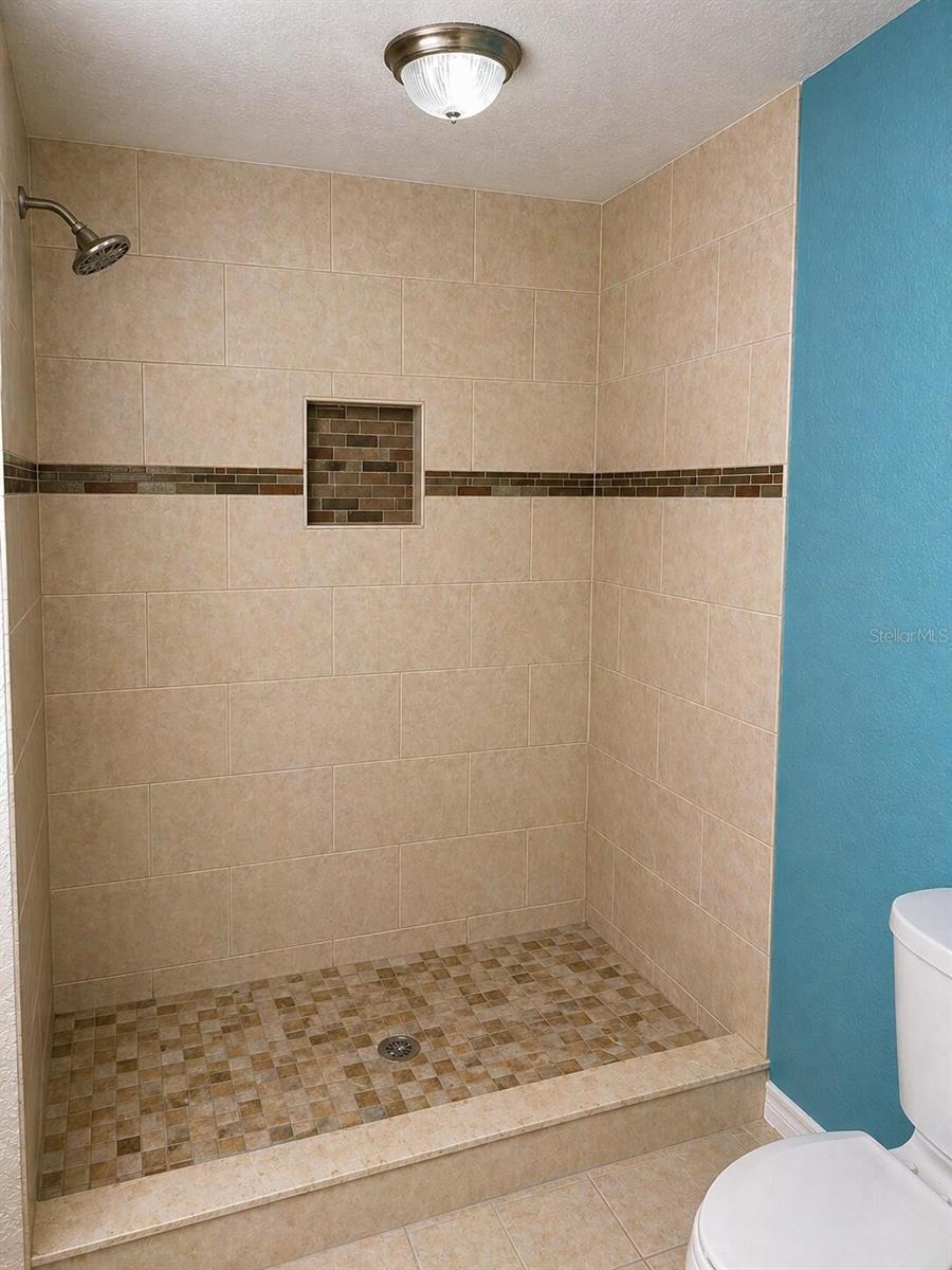 8618 GRANDVIEW DR, TAMPA, FL, 33617