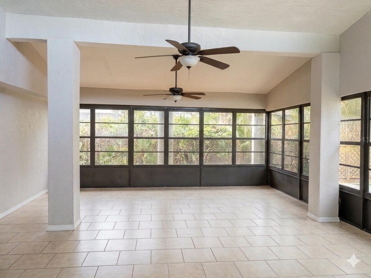 8618 GRANDVIEW DR, TAMPA, FL, 33617