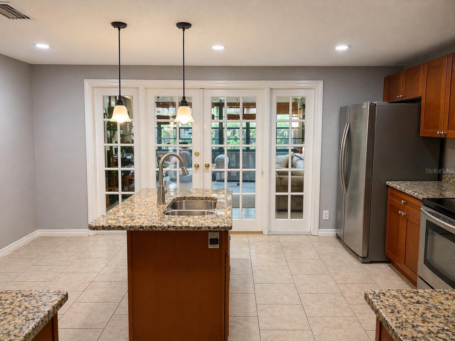 8618 GRANDVIEW DR, TAMPA, FL, 33617
