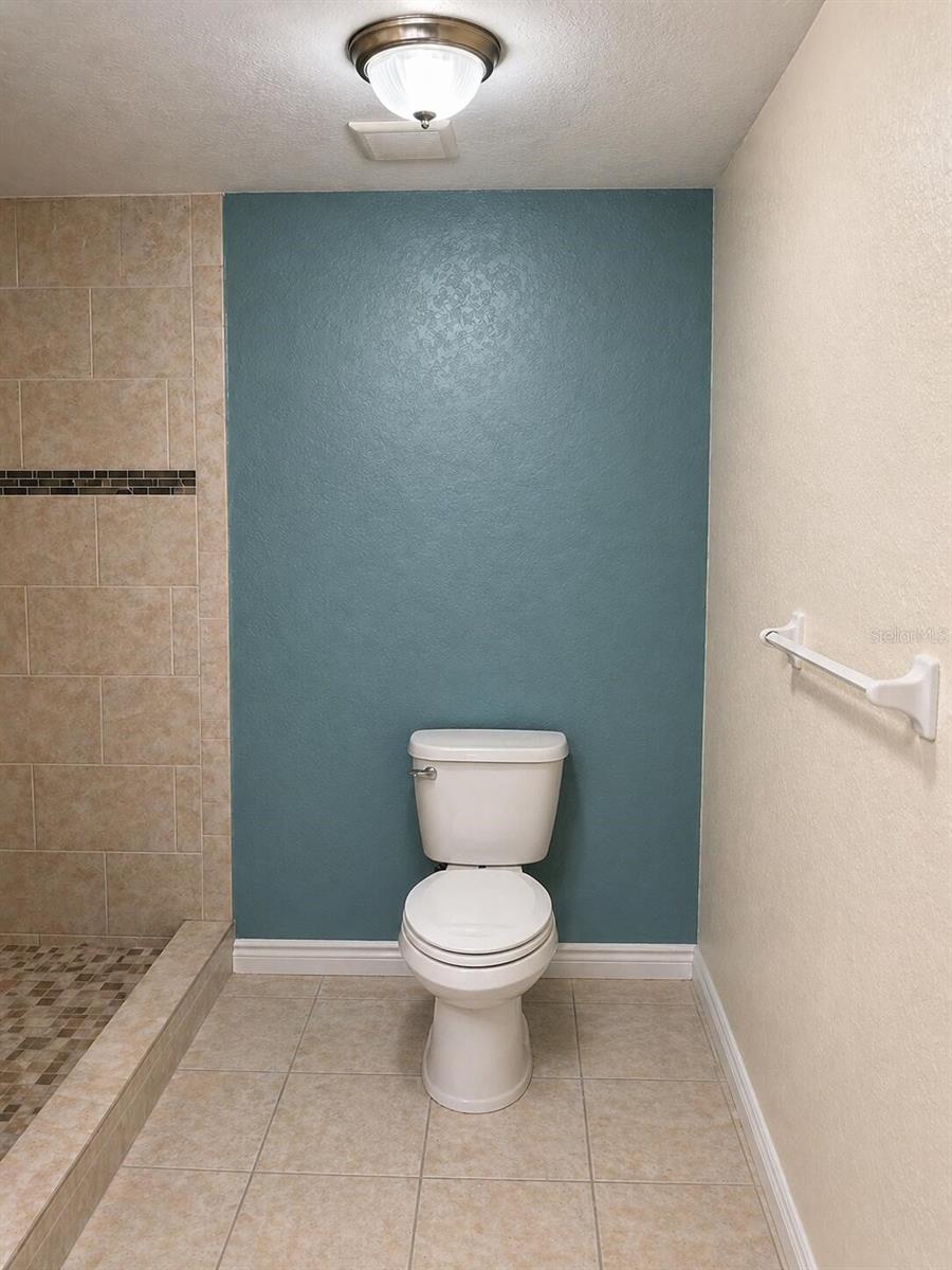 8618 GRANDVIEW DR, TAMPA, FL, 33617