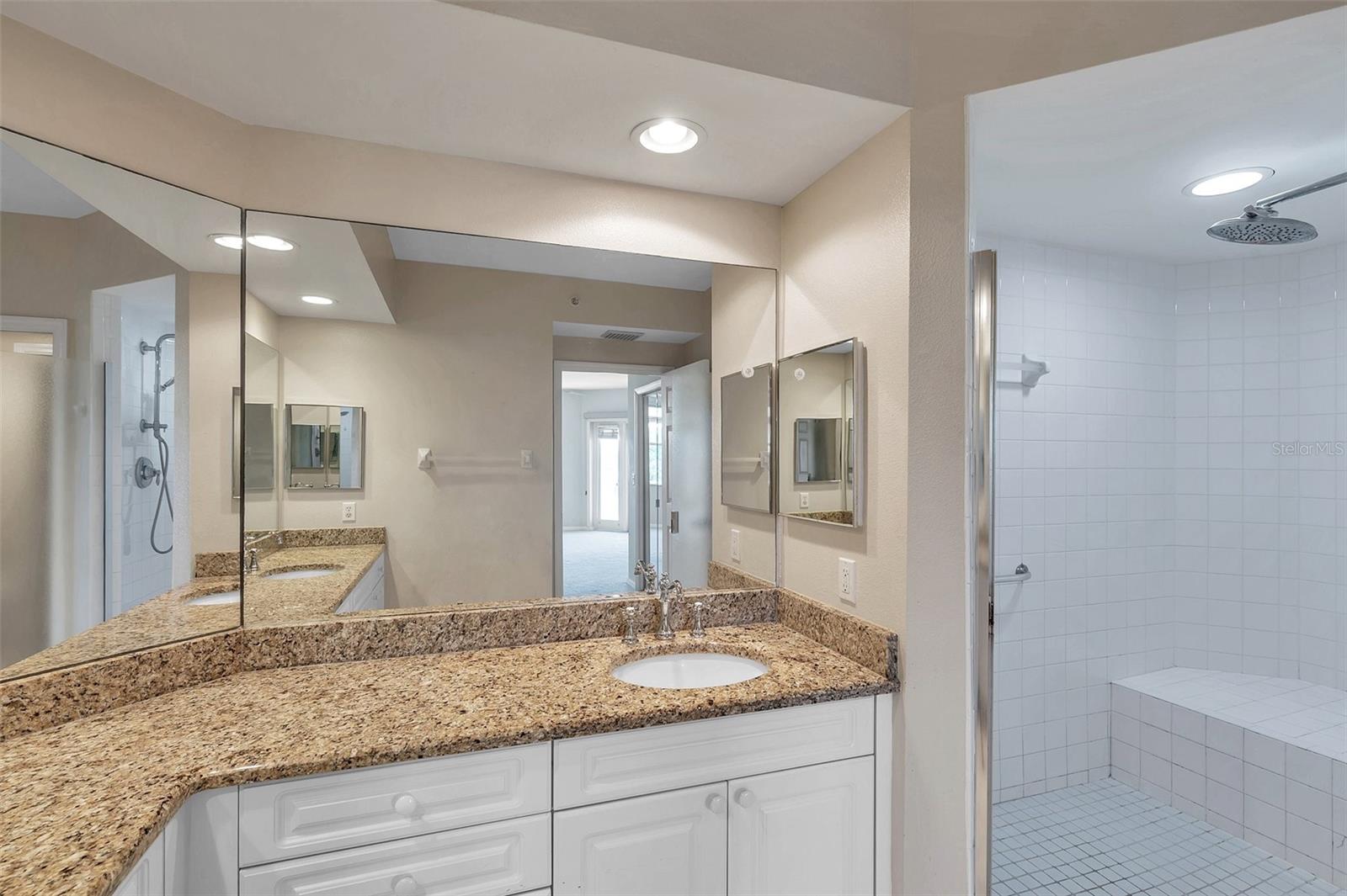 1200 COUNTRY CLUB DR #2301, LARGO, FL, 33771