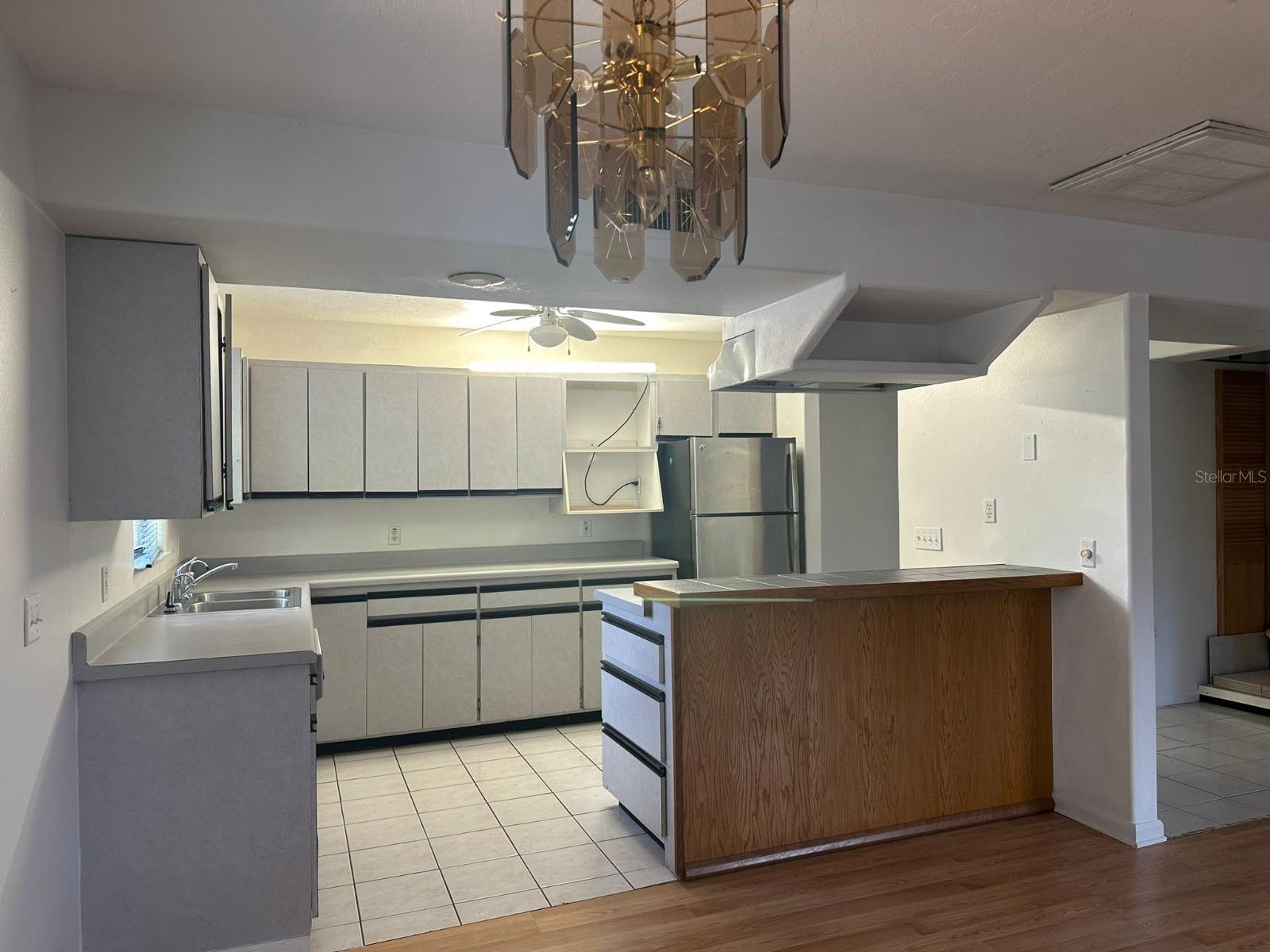2574 HAWTHORNE ST, SARASOTA, FL, 34239