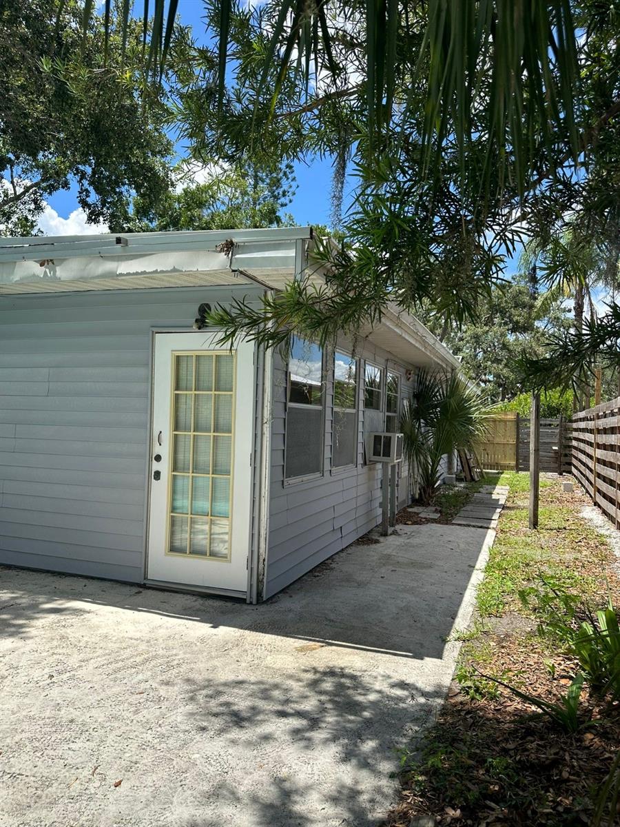 2574 HAWTHORNE ST, SARASOTA, FL, 34239
