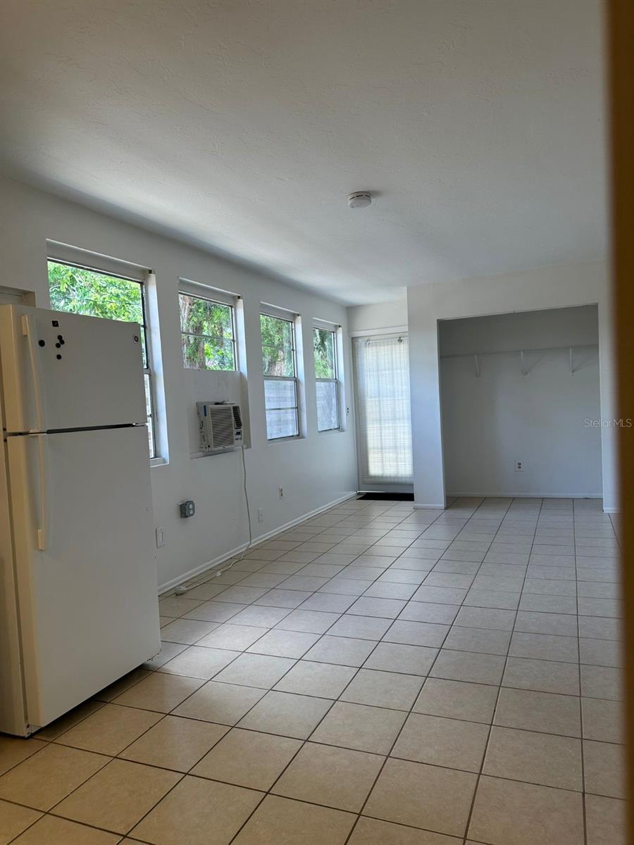 2574 HAWTHORNE ST, SARASOTA, FL, 34239