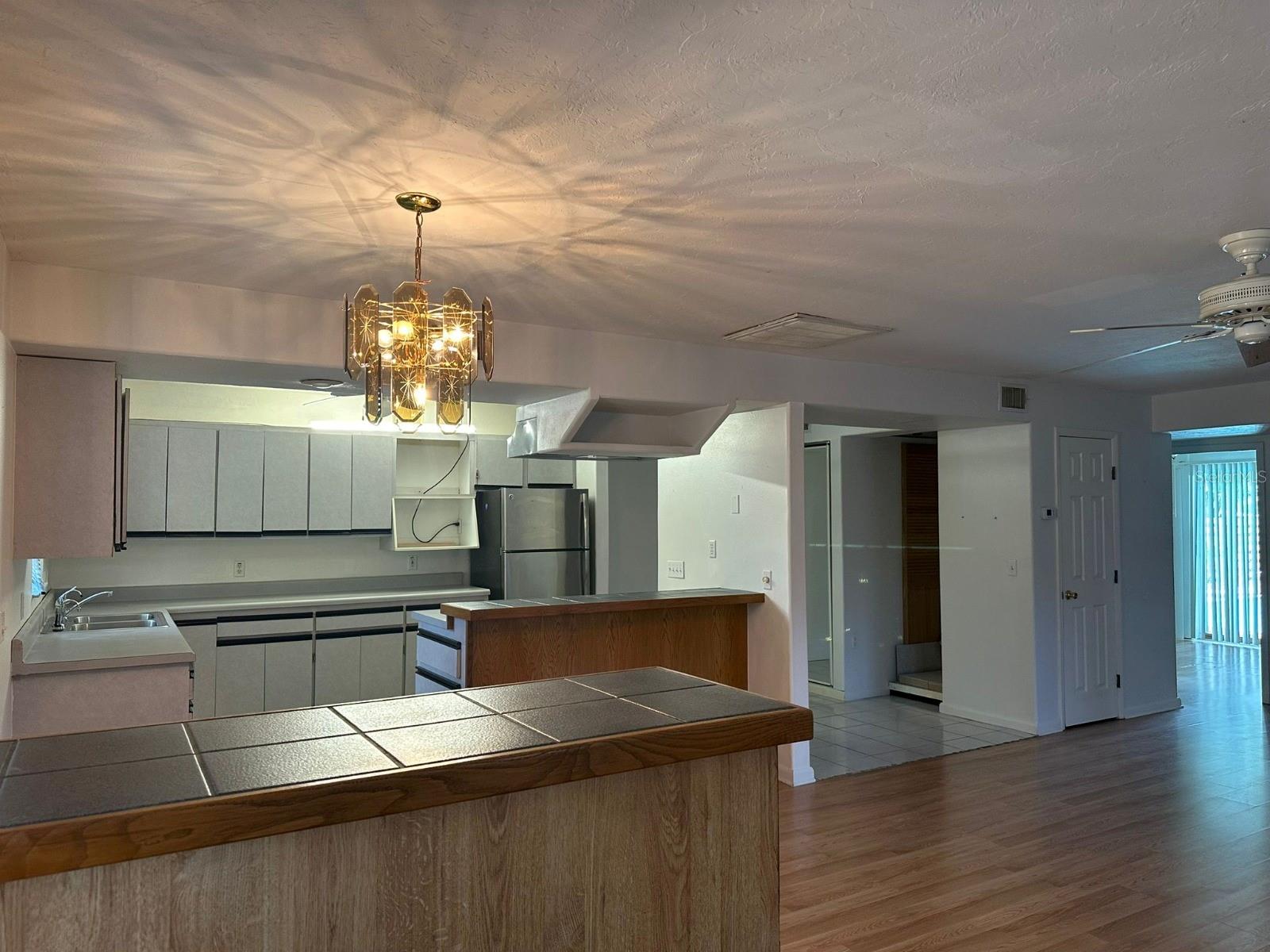 2574 HAWTHORNE ST, SARASOTA, FL, 34239