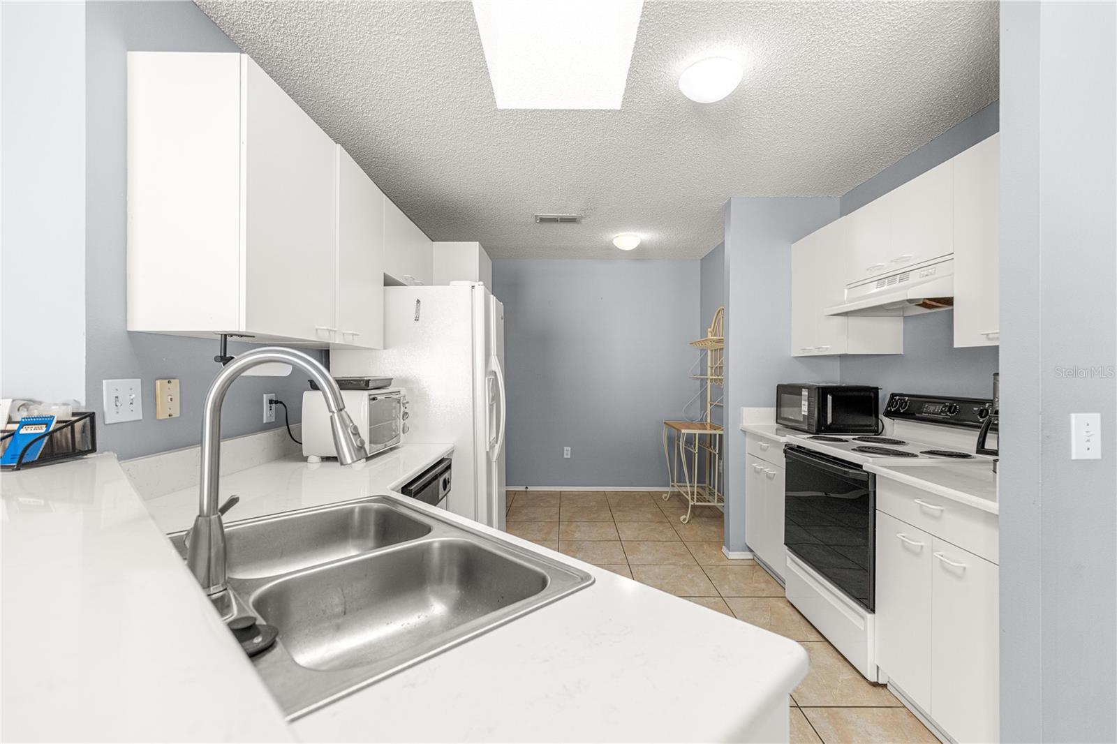 2140 ESTEVEZ DR, LADY LAKE, FL, 32159