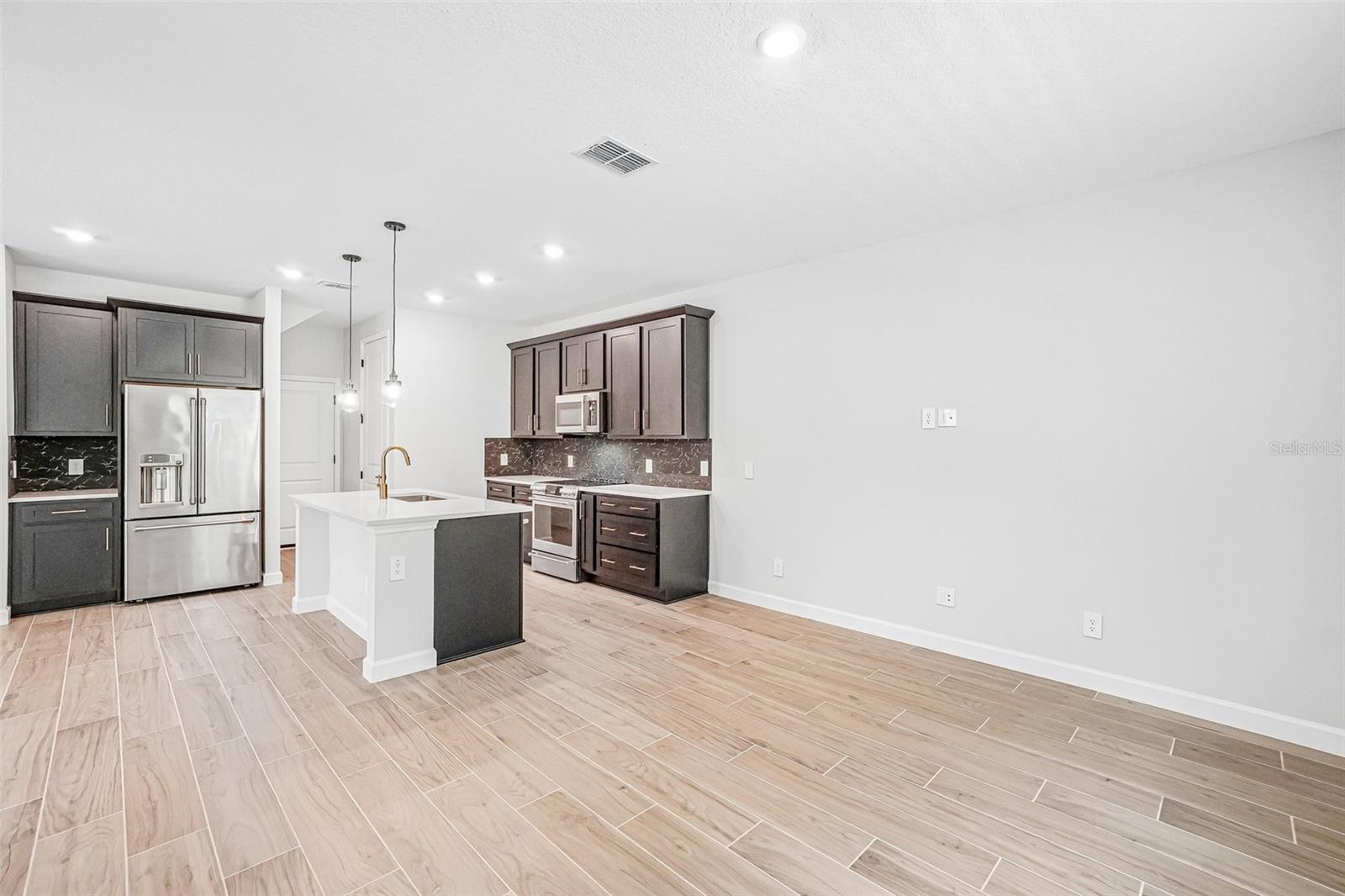 7524 DEER VALLEY CIRCLE, TAMPA, FL, 33635