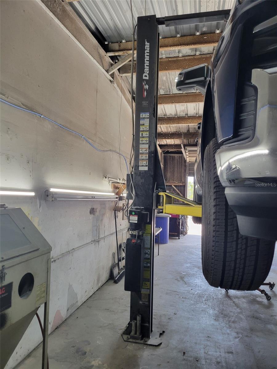 CENTRAL FLR COLLISION, BELLEVIEW, FL, 34420